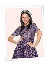 Mulher Sorrindo Com Vestido Estampado Moda Png Grátis Para Baixar