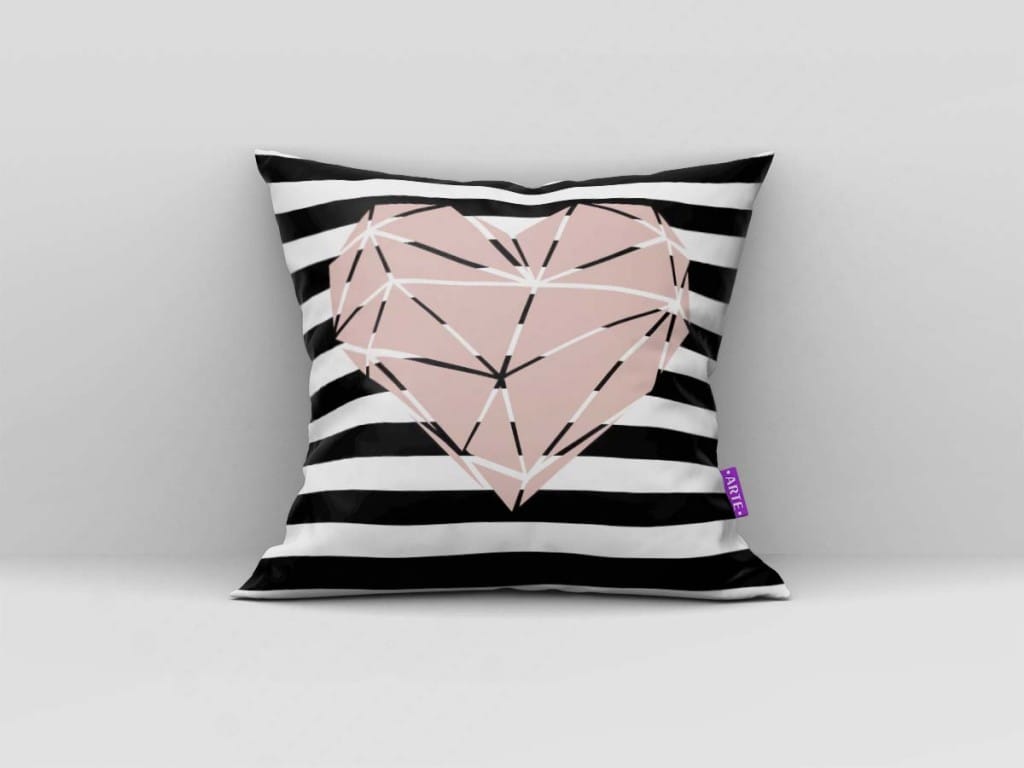 ARTE PARA ALMOFADA DE CORAÇÃO COM LISTRAS - KIT LOVE GEOMÉTRICAS BEGE E PRETO-4677
